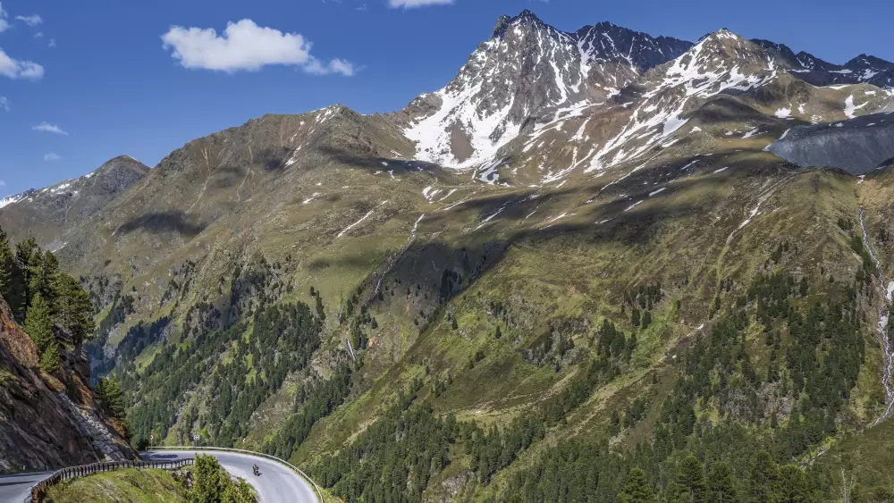 Blick auf vergletscherte Gipfel im Kaunertal Blick auf vergletscherte Gipfel im Kaunertal